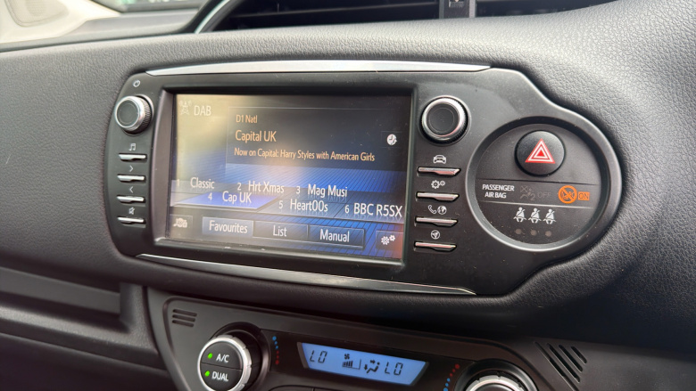 Toyota Yaris 1.5 Hybrid Y20 5dr CVT [Bi-tone] Hybrid Hatchback
